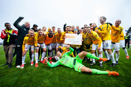 Falkenbergs spelare jublar