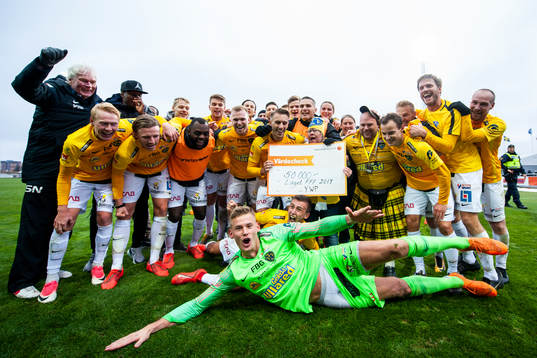 Falkenbergs spelare jublar