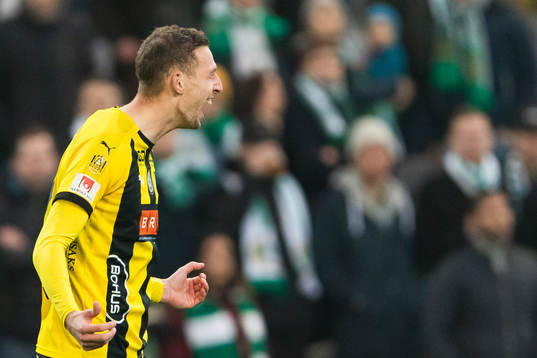 Häckens Gustaf Nilsson jublar efter att han kvitterat till 1-1