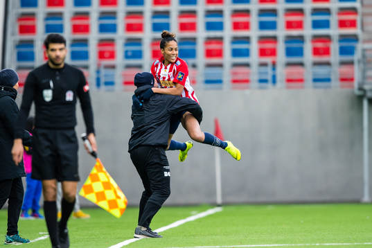 Giovanna de Oliveira of Avaldsnes celebrates with Thomas