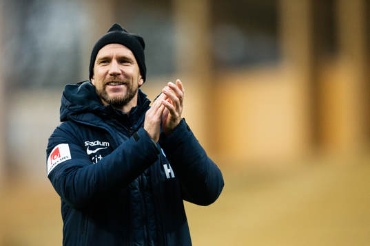 Sirius tränare Henrik Rydström jublar