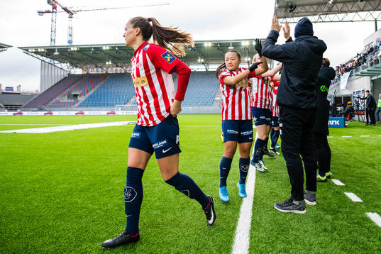 Nathalie Jøsang Utvik and Maria Min Xiu Sørenes of Avaldsnes ahead of the Toppserien football match between Vålerenga and Avaldsnes on November 2, 2019 in Oslo.