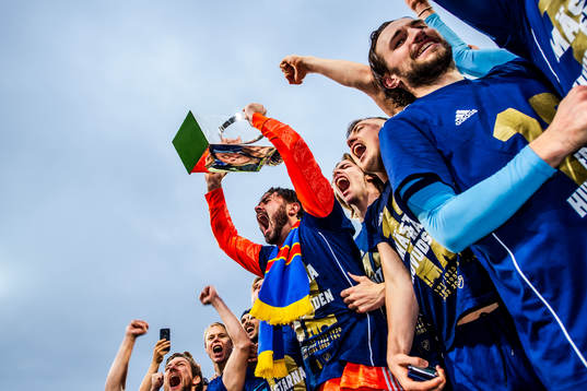 Djurgårdens målvakt Tommi Vaiho och Kevin Walker jublar