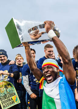 Djurgårdens Mohamed Buya Turay jublar med Lennart