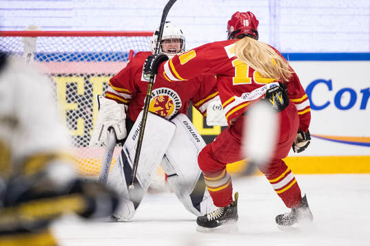 Smålands målvakt Ebba Svensson Träff och Mira Markström