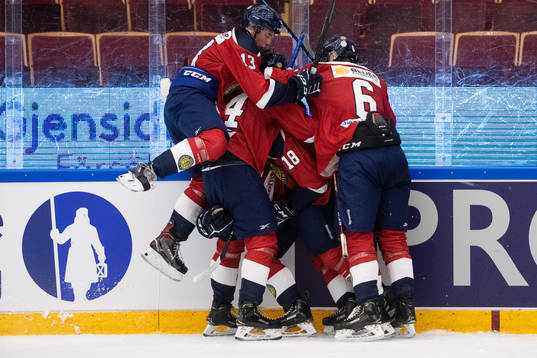 Smålands spelarna jublar