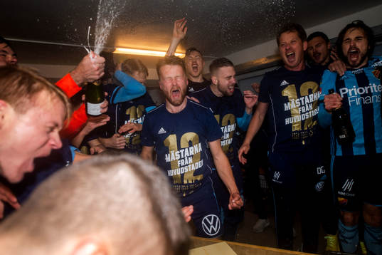 Djurgårdens Jacob Une Larsson och Kevin Walker jublar