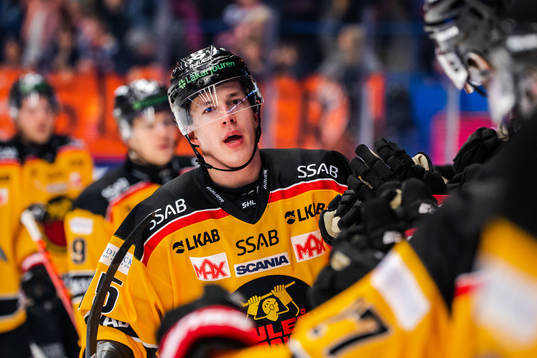 Luleås Arttu Ilomäki jublar