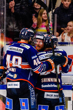 Växjös Erik Josefsson jublar