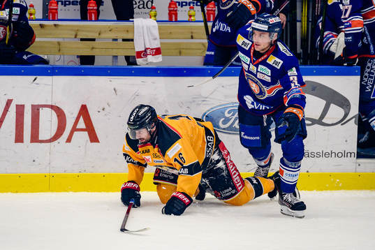 Luleås Niklas Olausson faller