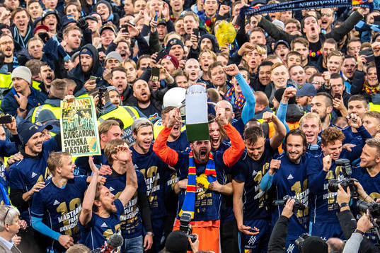 Djurgårdens målvakt Tommi Vaiho och Kevin Walker jublar