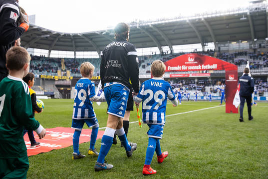 IFK Göteborgs Lasse Vibe med sina söner innan