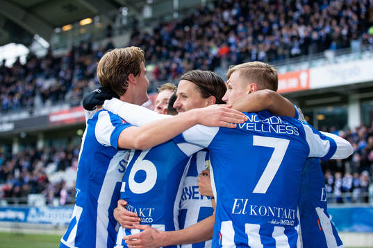 IFK Göteborgs Lasse Vibe jublar med lagkamrater