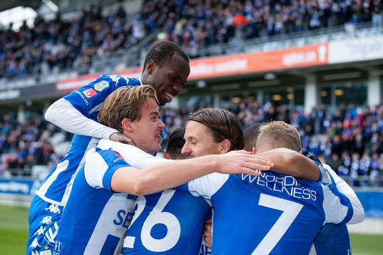 IFK Göteborgs Lasse Vibe jublar med lagkamrater