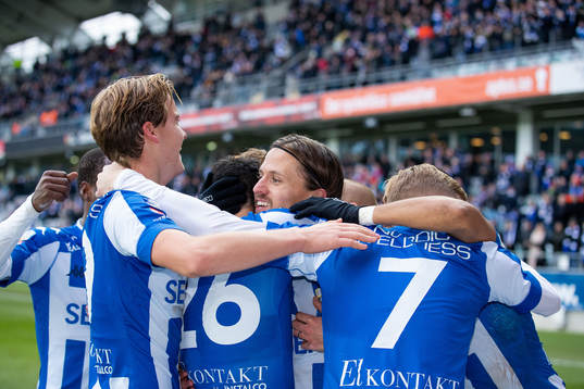 IFK Göteborgs Lasse Vibe jublar med lagkamrater