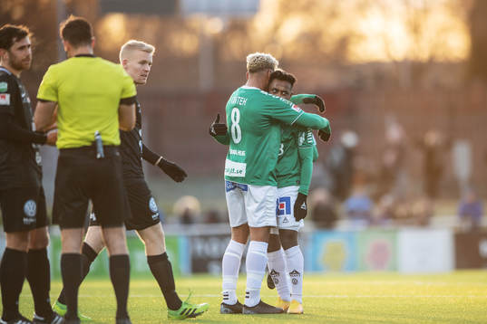 Brages Kristian Andersen och Seth Kanteh Hellberg jublar efter 1-0