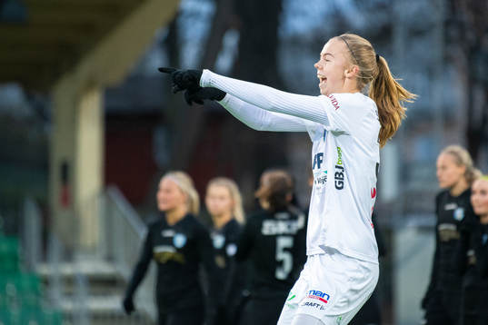 Växjös Elin Nilsson  jublar