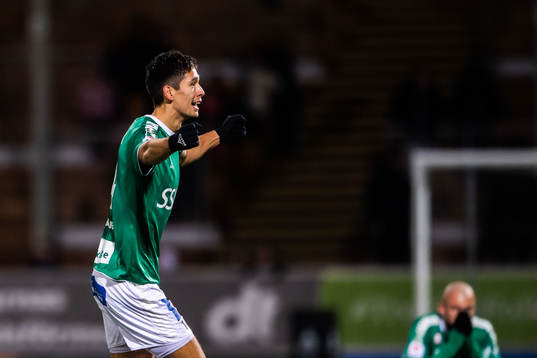 Brages Jonathan Lundbäck jublar