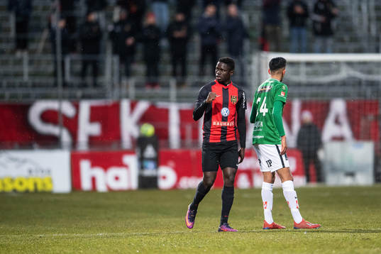 Brommapojkarnas Eric Johana Omondi jublar