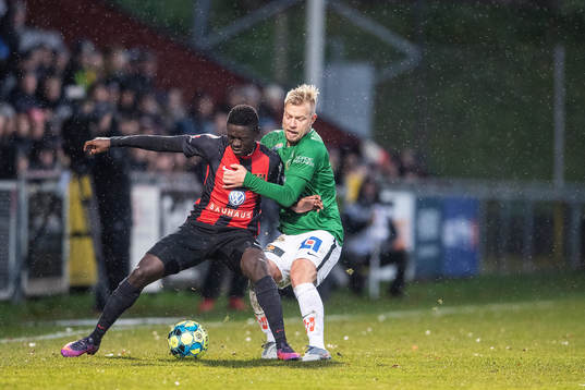 Brommapojkarnas Eric Johana Omondi och Jönköpings