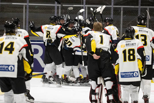 Södermanlands spelarna jublar