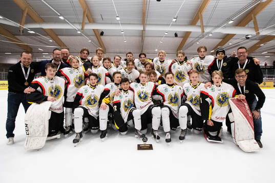 Södermanlands spelarna jublar