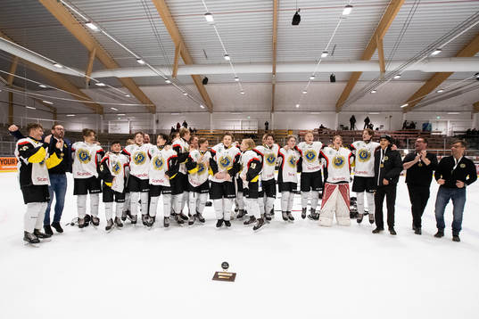 Södermanlands spelarna jublar