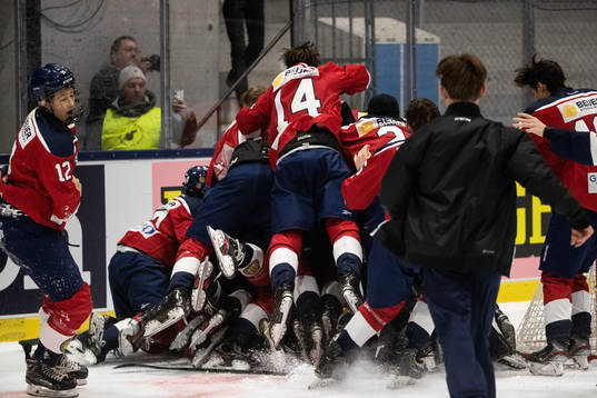 Stockholm Nords spelarna jublar