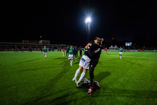 Brages spelare jublar