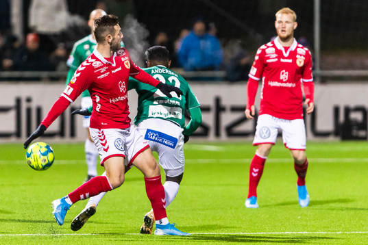 Kalmars Fidan Aliti och Brages Kristian Andersen i kamp om