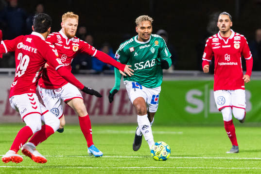 Kalmars Nils Fröling och Brages Seth Kanteh Hellberg i