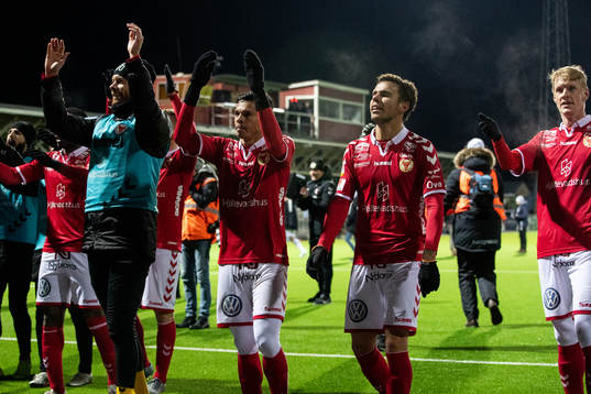 Kalmars spelarna jublar efter seger