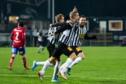 Landskronas Linus Olsson jublar