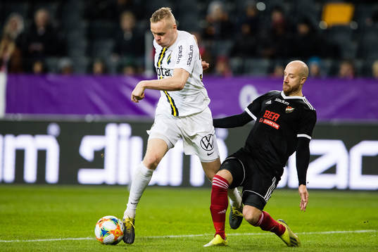 s Kolbeinn Sigthorsson och Enskedes Kenny Pavey