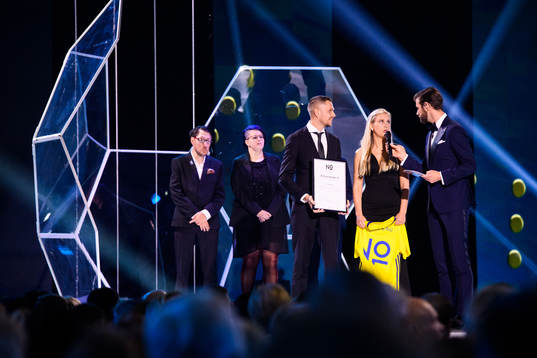 Sofie Nehvonen och Jeff Tössberg från Gatans Lag, , pristagare av 2019 års Number 10 stipendium från 10Foundation
