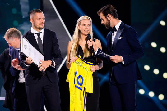Sofie Nehvonen och Jeff Tössberg från Gatans Lag, pristagare av 2019 års Number 10 stipendium från 10Foundation