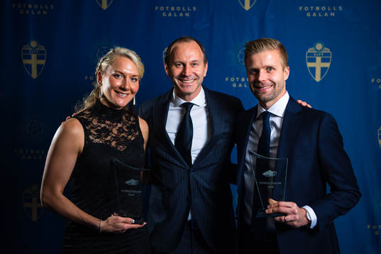 Prisutdelare Jonas Eriksson med Tess Olofsson och Glenn