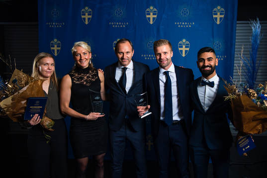 Prisutdelare Jonas Eriksson med Tess Olofsson, Glenn