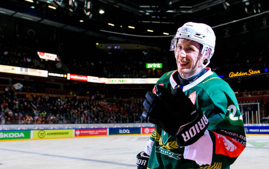 Per Åslund of Färjestad celebrates