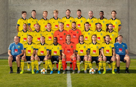  Victor Nilsson Lindelöf, Mikael Lustig, Sebastian Andersson, Filip Helander, Andreas Granqvist, Pontus Jansson, Marcus Danielson, Alexander Isak and Albin Ekdal. Middle row: Robin Quaison, John Guidetti, Dejan Kulusevski, Karl-Johan Johnsson, Kristoffer Nordfeldt, Mattias Svanberg, Marcus Berg and Muamer Tankovic. Bottom row: Head coach Janne Andersson, Pierre Bengtsson, Emil Forsberg, Ken Sema, Robin Olsen, Riccardo Gagliolo, Kristoffer Olsson, Sebastian Larsson and assistant coach Peter Wettergren. EDITORS NOTE: The picture has been retouched and background content removed.