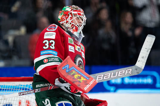 Frölundas målvakt Johan Mattsson jublar