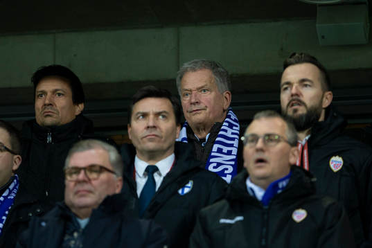  Jari Litmanen (L) and President of Finland Sauli Niinistö during their European Championship 2020 Qualifying round match Finland - Liechtenstein at the Telia 5G 15. November 2019 in  Helsinki, Finland.  (Tomi Hänninen/Newspix24)