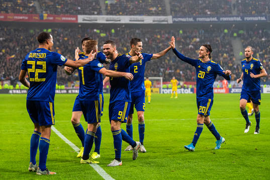 Robin Quaison celebrate with Sebastian Larsson, Mikael