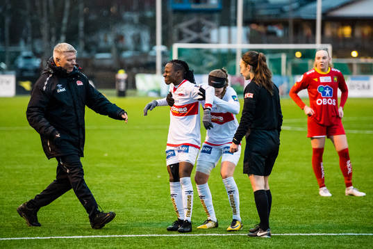 Kennya Kinda Esther Cordner of Sandviken in pain