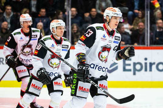 Malmö Redhawks Fredrik Händemark jublar