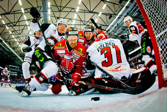 Malmö Redhawks Adam Ollas Mattsson och Örebros Marcus