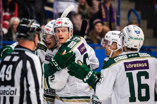 Färjestads Johan Ryno jublar