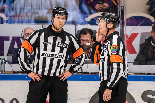 Domare Andreas Harnebring och domare Daniel Winge