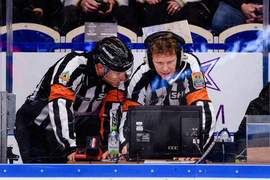 Domare Andreas Harnebring och Domare Daniel Winge