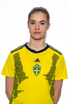 Stina Gunnebrink i F15-landslaget poserar för porträtt den 16 november 2019 i Stockholm.
